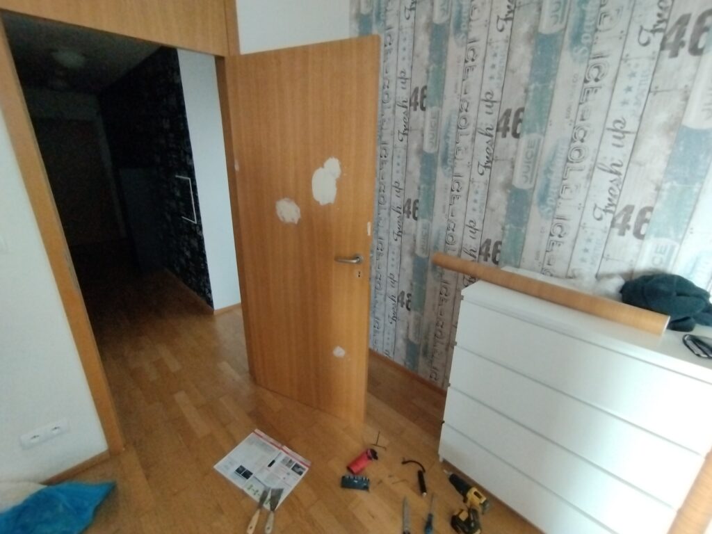 Renovace dveří samolepící folií