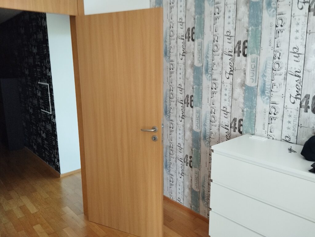 Renovace dveří samolepící folií