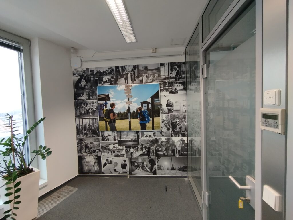 Lepení fototapety pro fotografa Milana Roubala