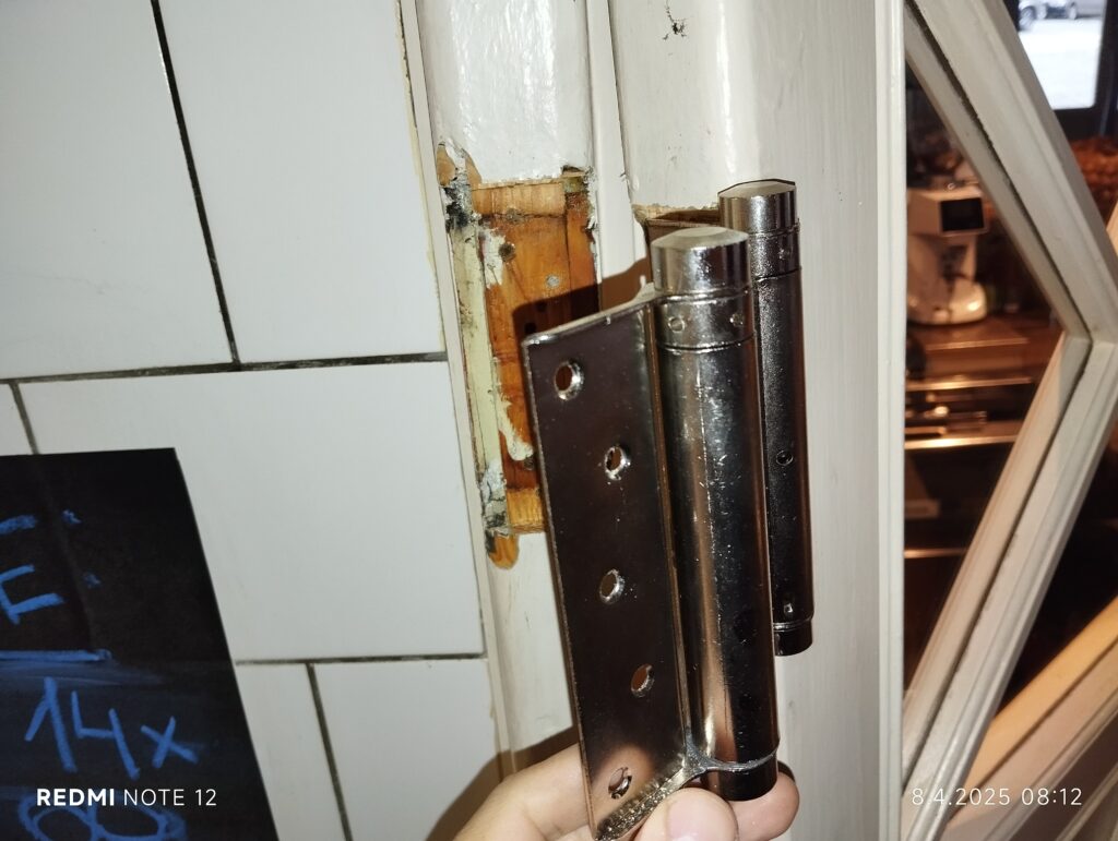 Výměna pružinových pantů