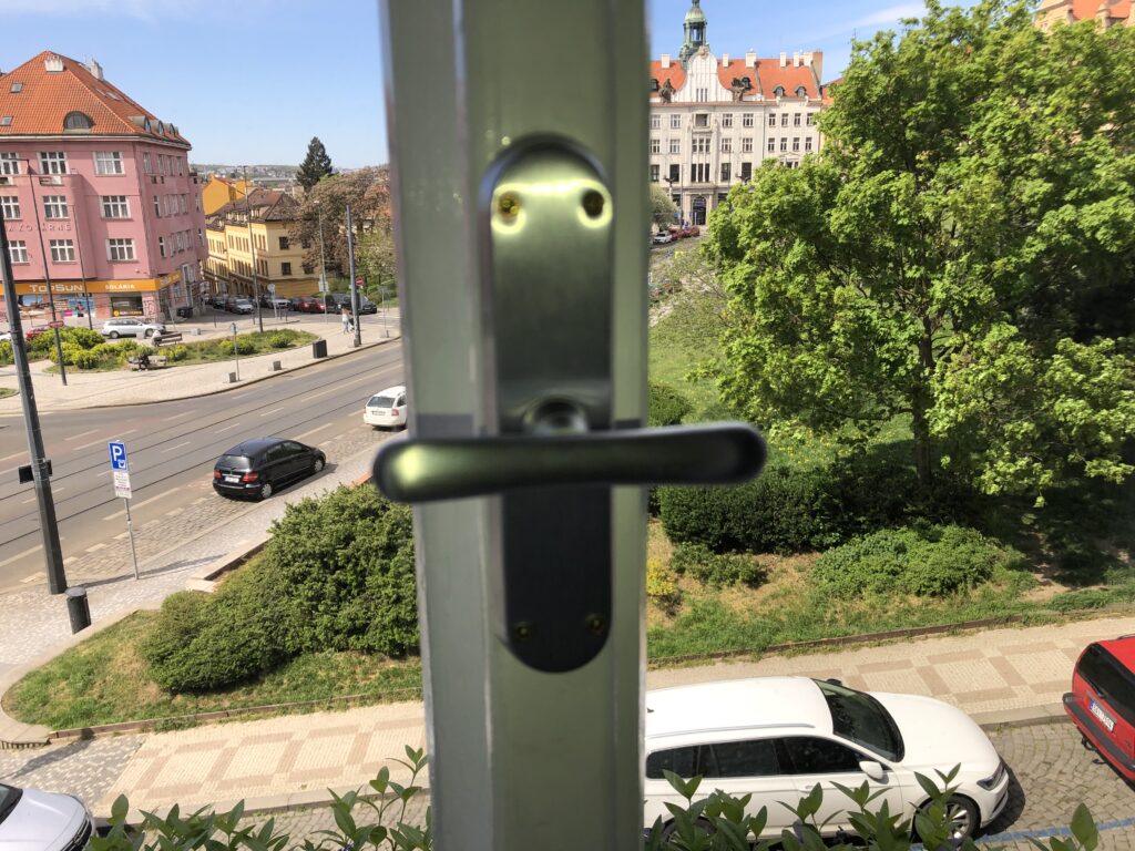 Výměna dvoucestné okenní rozvory-kliky