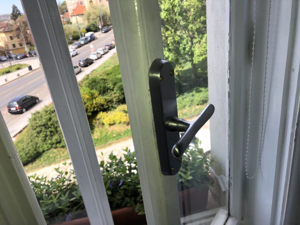 Výměna dvoucestné okenní rozvory-kliky